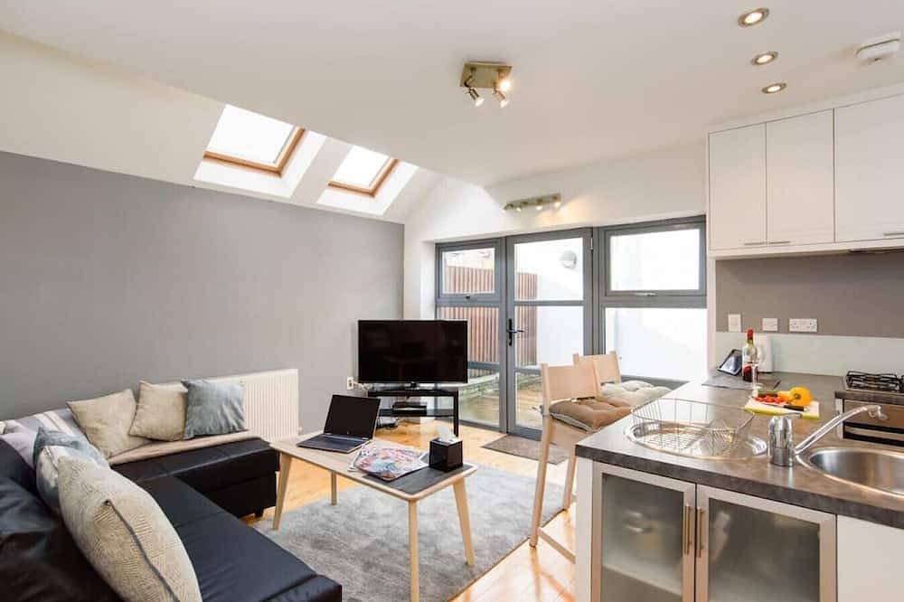 Cloudstream Joy - Relax in the City | 2 Bed Duplex House w/Hot Tub in Cardiff, Cardiff region