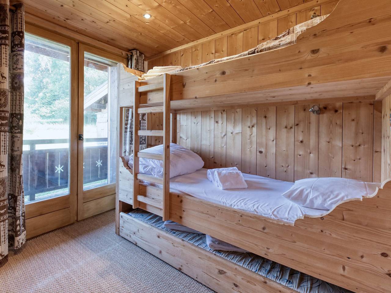 Chalet familial à Saint-Gervais, 6 chambres, 12 pers, Wifi, parking in Combloux, Pays du Mont-Blanc