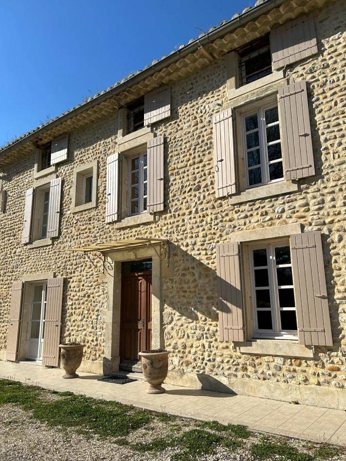 Location de vacances pour 10 personnes, avec jardin ainsi que vue et piscine à Visan - 2