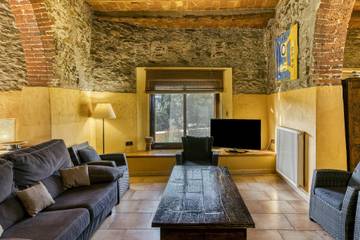 Villa for 13 People in Garriguella, Girona Province, Photo 1