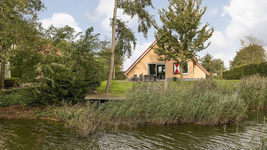 Bungalow für 6 Personen, mit Balkon/Terrasse und Terrasse sowie Garten in Drenthe