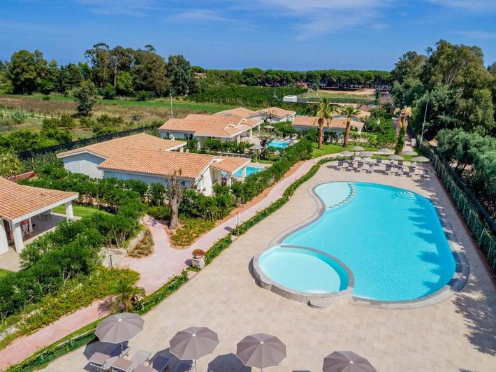 Location de vacances pour 6 personnes, avec piscine et jardin dans Cardedu - 2