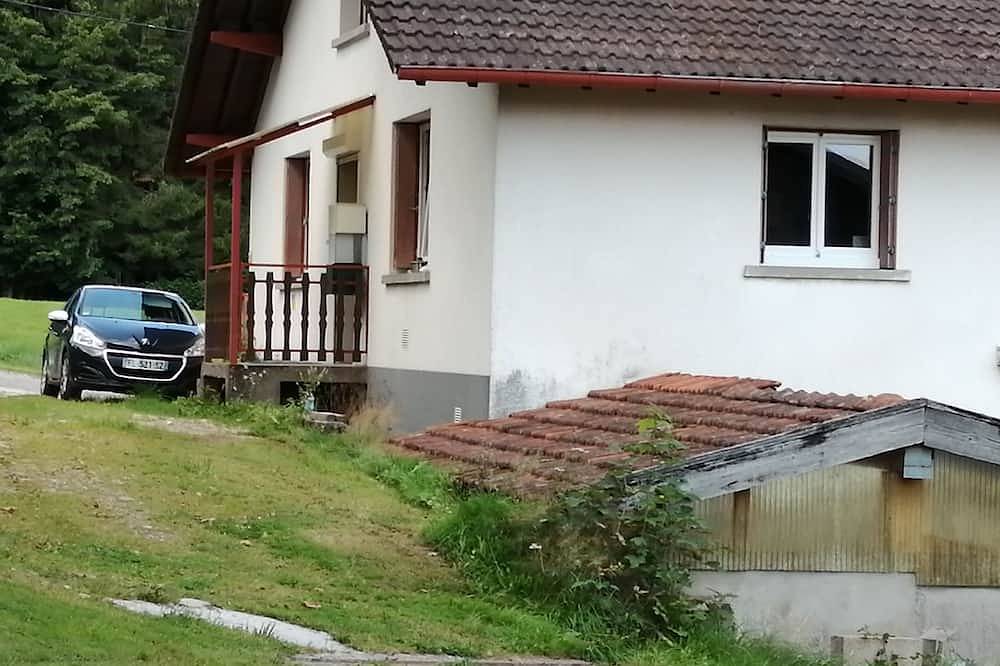 Appartement entier, Appartement dans maison calme au milieu des prés. in Cleurie, Région d'Épinal