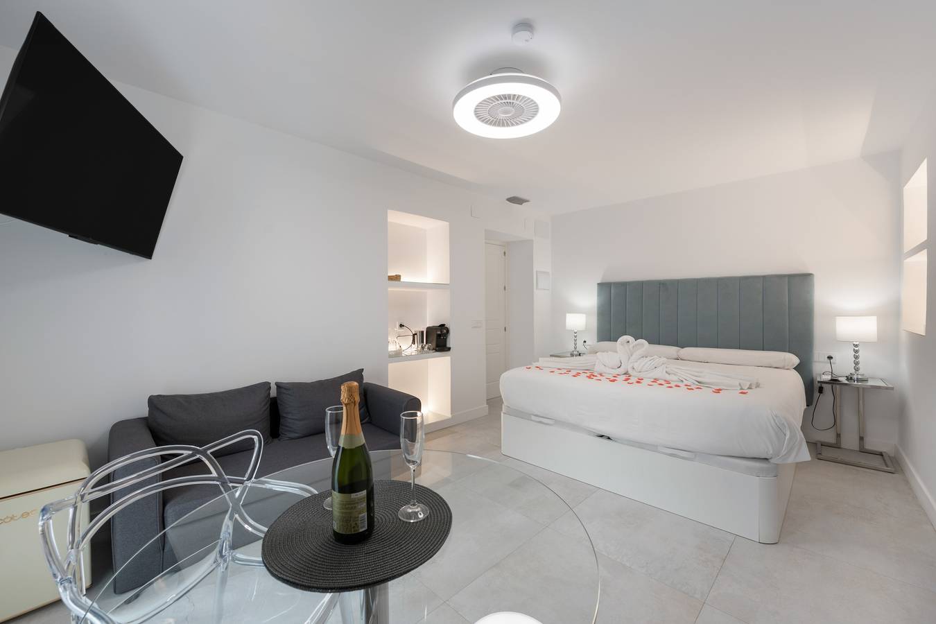 Rocio Double Room with Whirlpool Bath in Carratraca, Malaga Prowincja