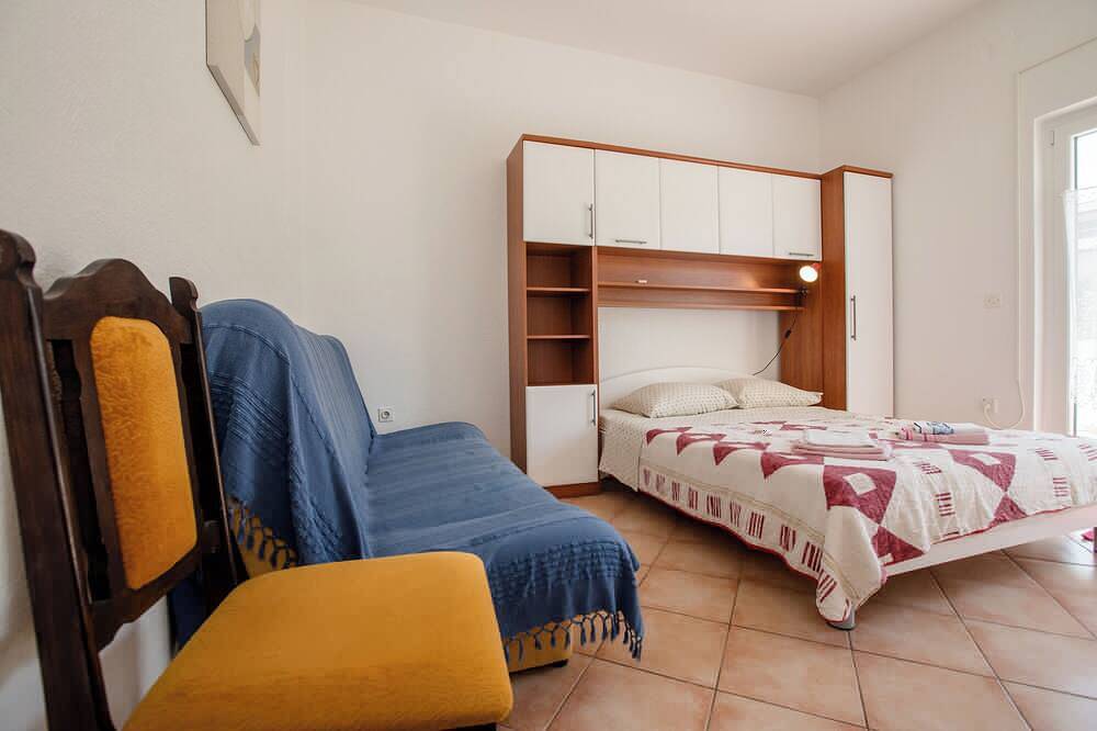 Ganze Wohnung, The Apartment Daisy is in an excellent location, close to Rab . in Rab Stadt, Rab