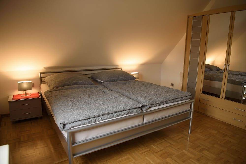 Ganze Wohnung, Die Ferienwohnung Lichtblick in Hehlen liegt im Knotenpunkt vom Weserbergland. in Hehlen, Landkreis Holzminden