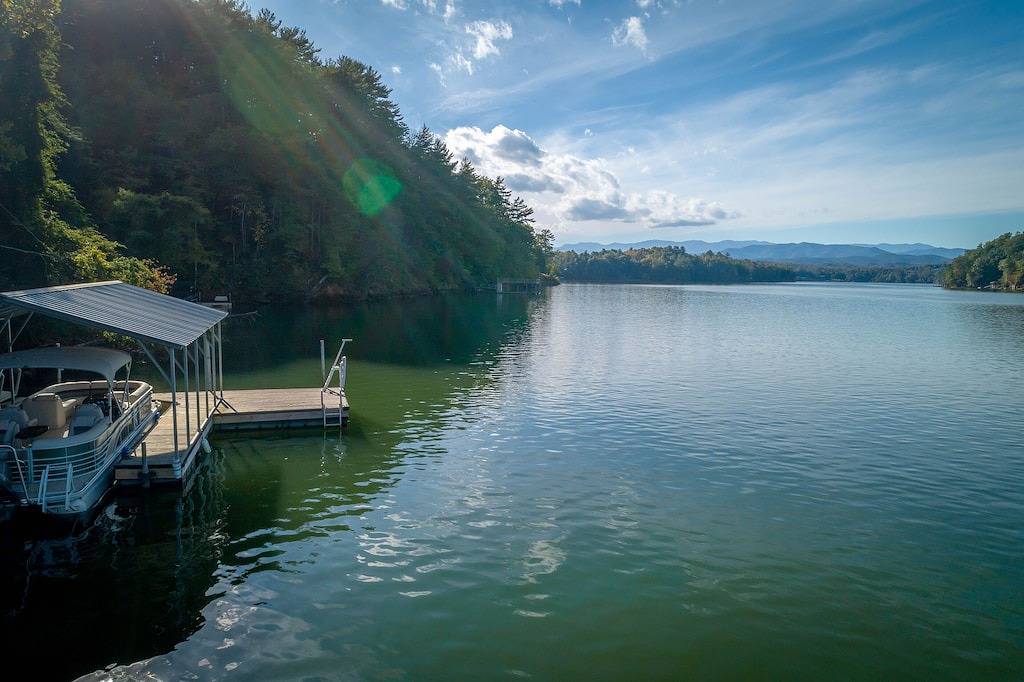 Breathtaking Lake & Mountain Views & Private Dock. Enjoyable Year Round! in Nebo, McDowell County