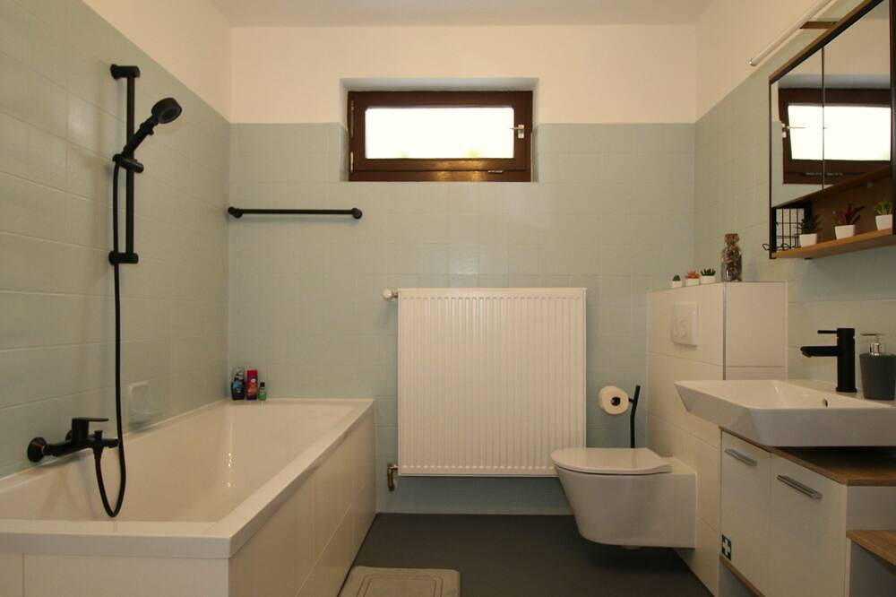 Ganze Wohnung, Weiher Apartment mit Terrasse & Parkplatz in Kulmbach, Oberes Maintal - Coburger Land