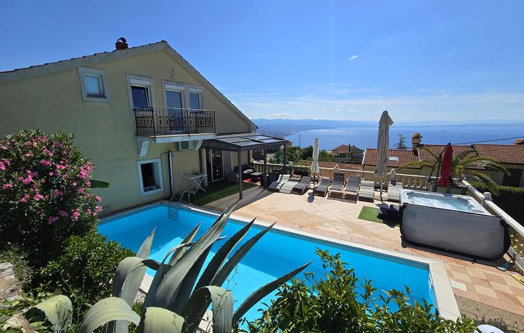 Villa für 8 Personen, mit Garten und Whirlpool sowie Terrasse in Opatija Riviera