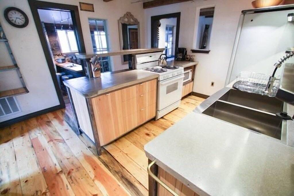 100 Jahre altes Haus in der historischen Innenstadt A / C, private heiße Wanne, 70Amp Auto-Ladegerät in Pagosa Springs, San Juan National Forest