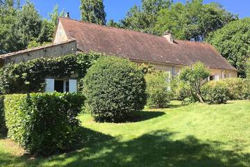 Gîte pour 9 personnes, avec jardin, animaux acceptés à Faux (Dordogne)
