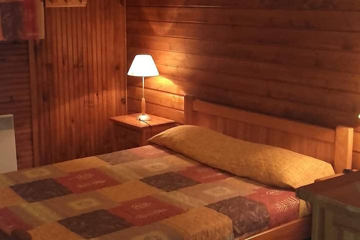Ganze Wohnung, Große T4-Wohnung am unteren Rand des Chalets, in den Pyrenäen 2000, im Jahr 2011 renoviert in Bolquère, Parc naturel régional des Pyrénées catalanes