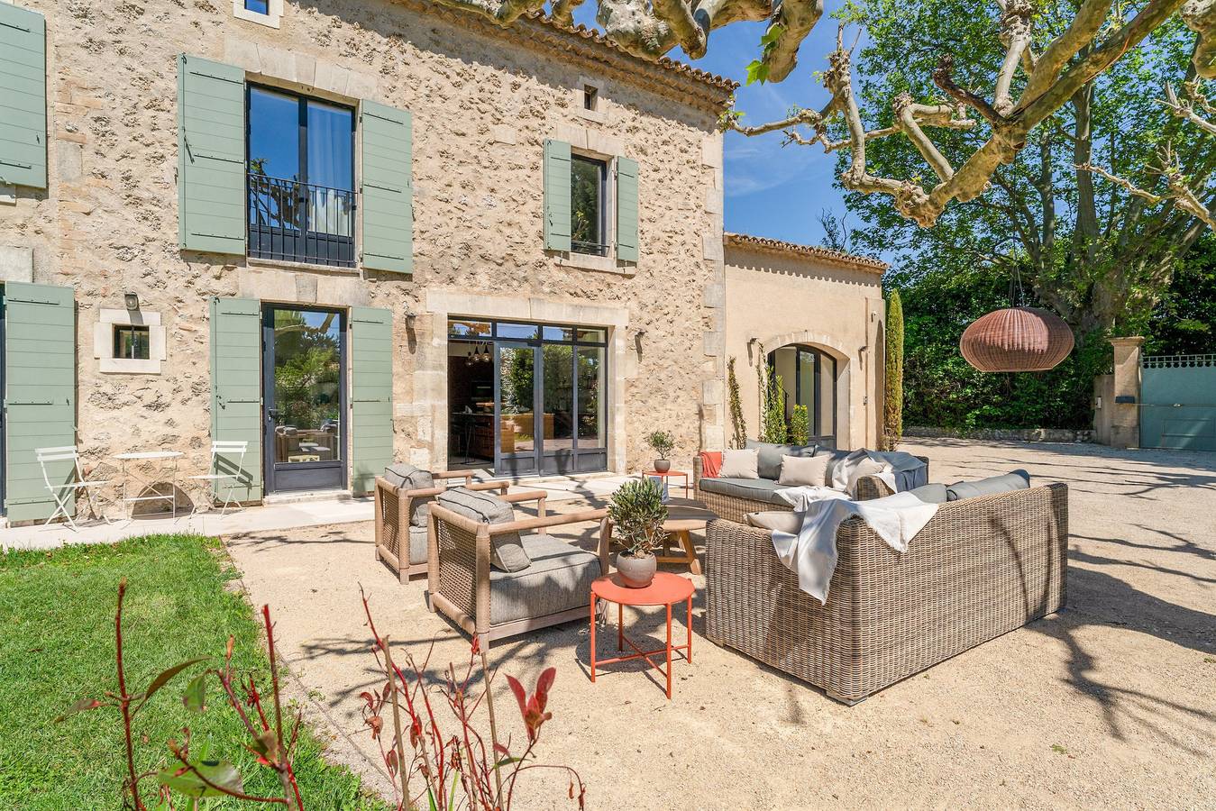 Mas de la Source – Mas de prestige en Provence, piscine chauffée, jardin paysager, climatisation in Verquières, Région d'Arles