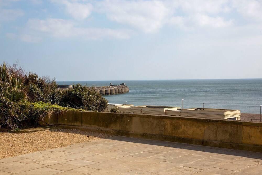 Glamping for 4 People in Brighton, Sussex