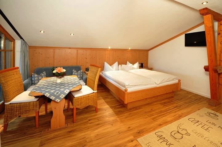 Ganze Ferienwohnung, Gästehaus Klara - 1-Raum-Ferienwohnung 28 qm mit großem Südbalkon in Reit im Winkl, Bayerische Alpen