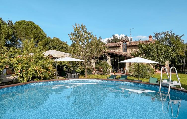 Accogliente appartamento con piscina e giardino vicino alla spiaggia in Arezzo, Provincia di Arezzo