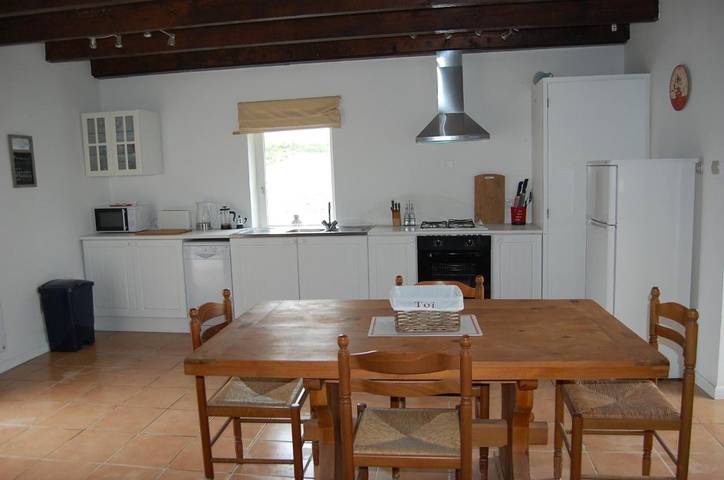 Location de vacances pour 6 personnes, avec vue ainsi que piscine et jardin, adapté aux familles à Crédin - 3