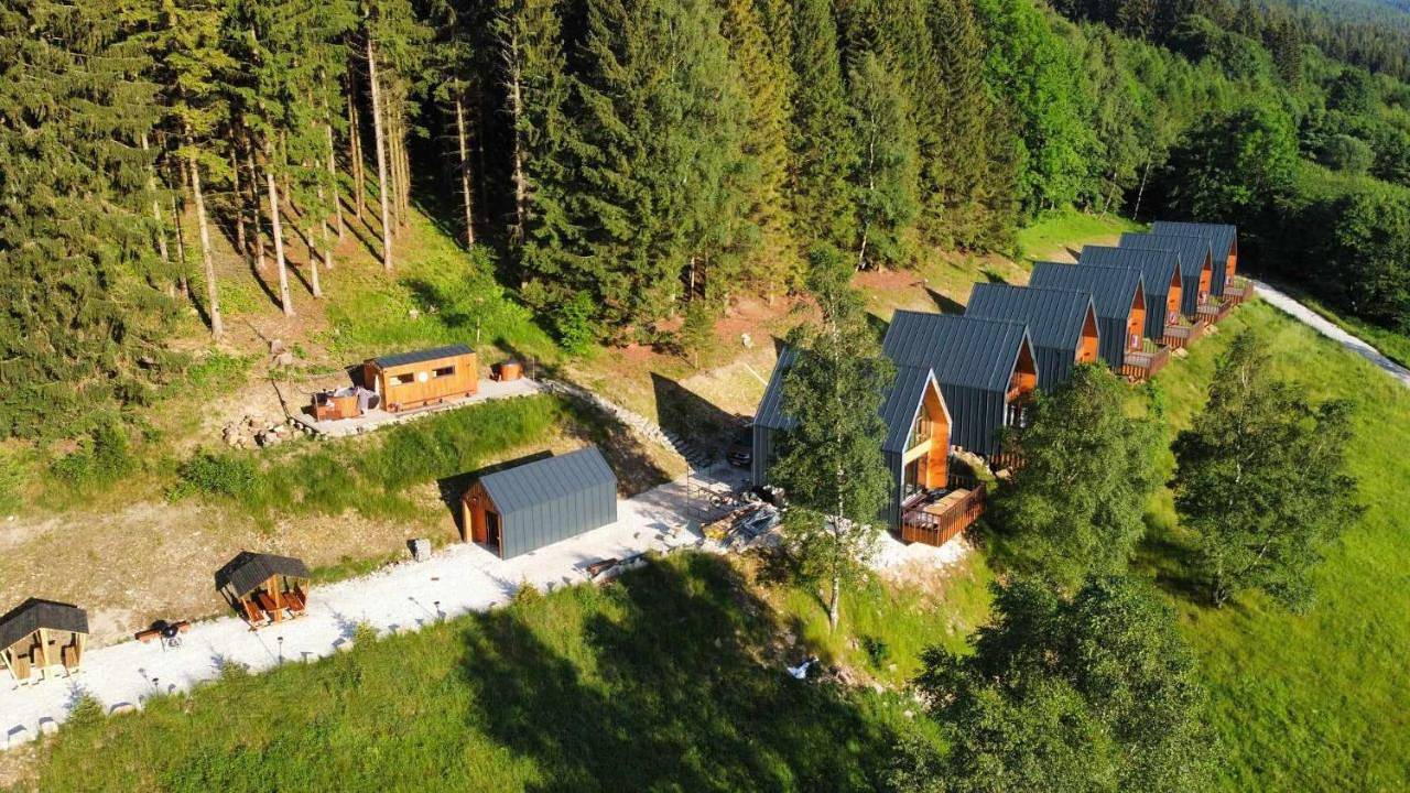 Osada Za gorami za lasami in Sienna Czarna Góra, Sudety (Polska)