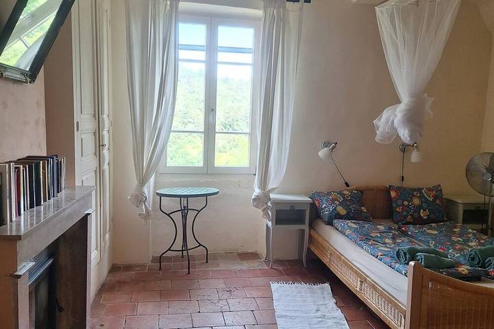 Location de vacances pour 12 personnes, avec terrasse et jardin, animaux acceptés à Lagorce - 2