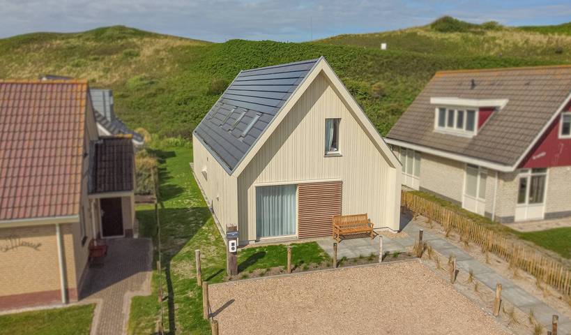 Glamping voor 9 personen, with terras and sauna as well as tuin in Callantsoog