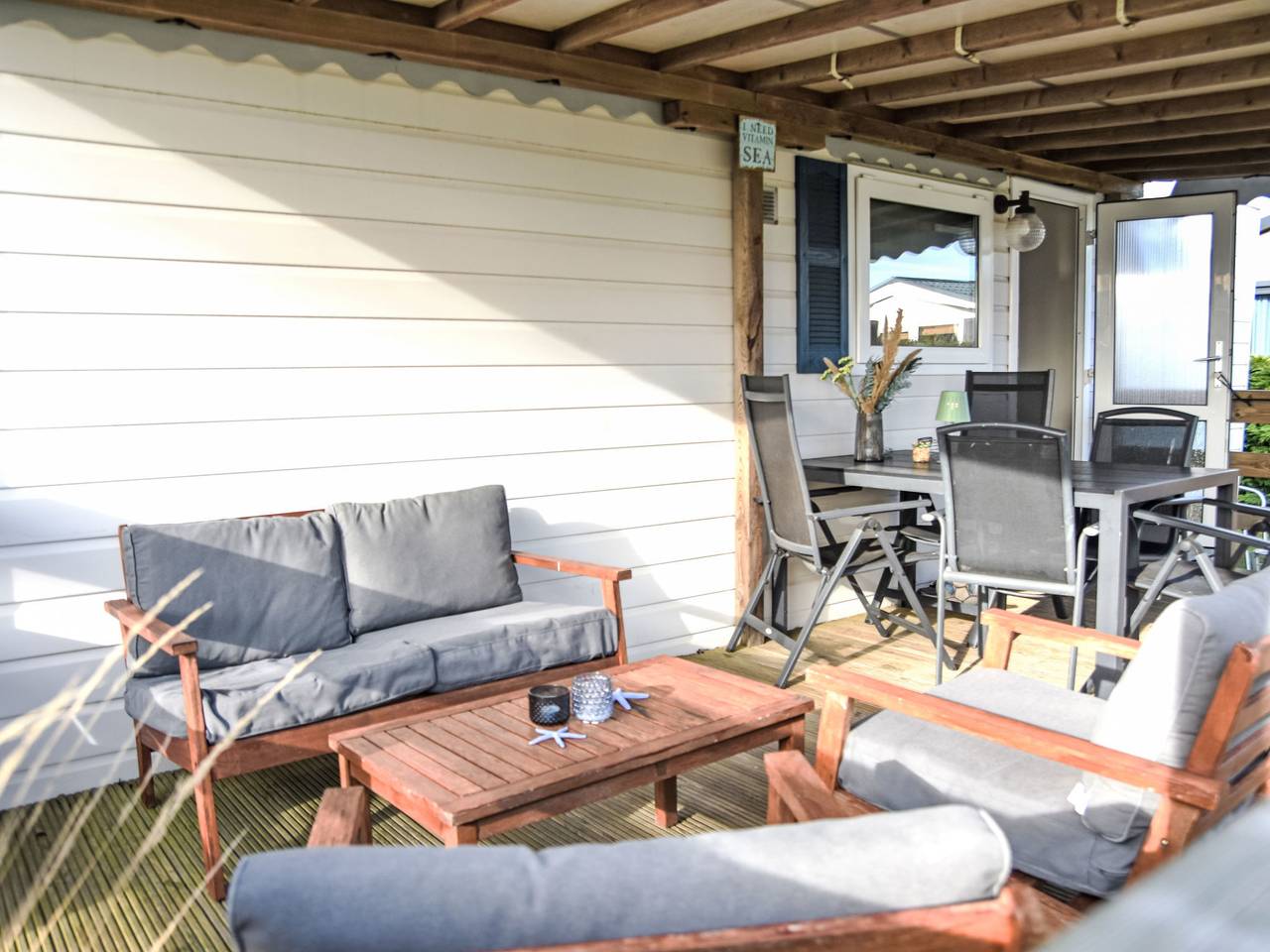 Ganze Wohnung, Strandnahes Chalet mit überdachter Veranda in Buren (Ameland), Westfriesische Inseln