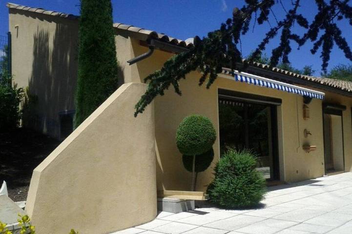 Location de vacances pour 3 personnes, avec Terrasse et Jardin à Dieulefit