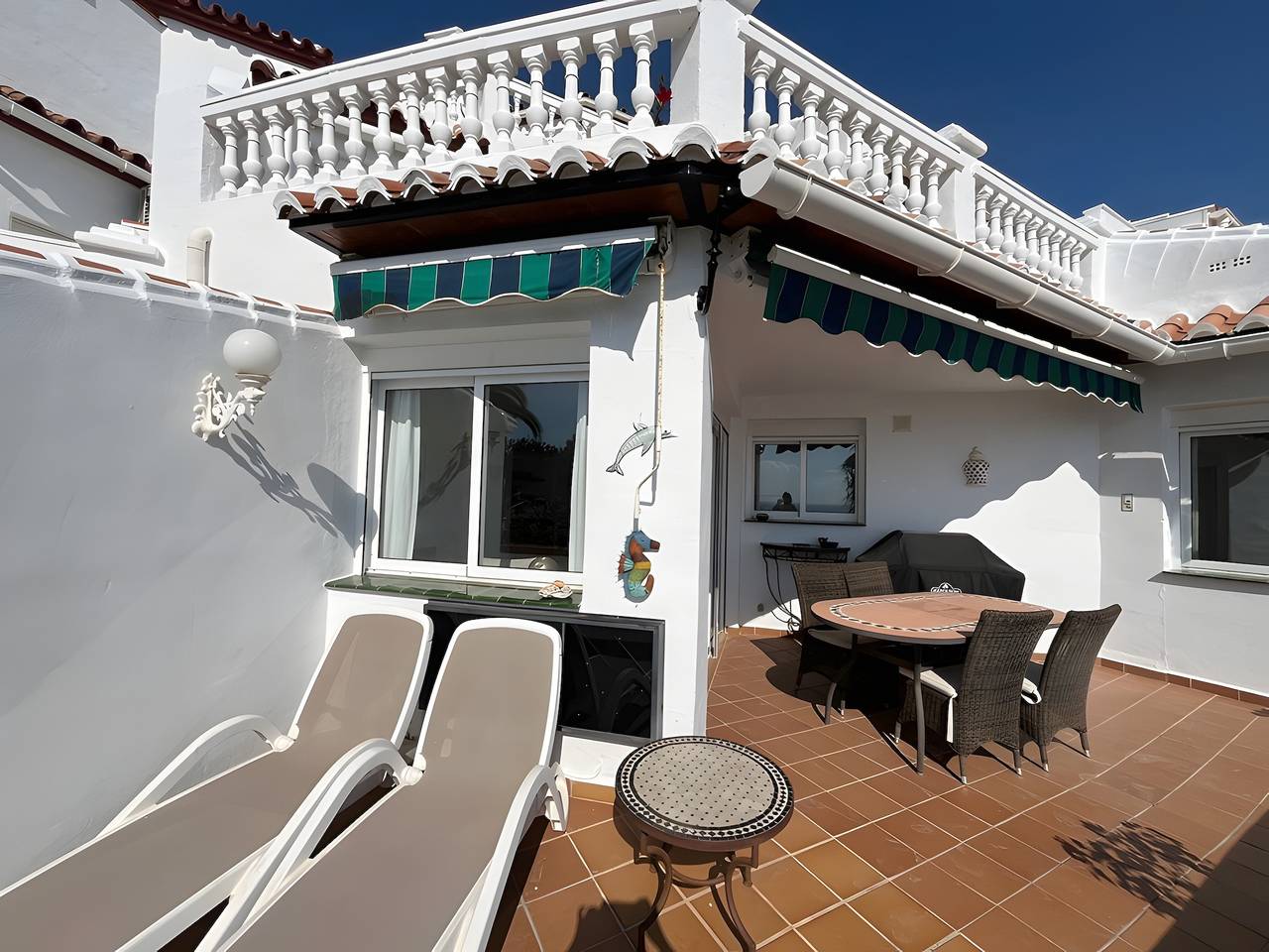 Casa Vacacional 'Karibu Sana' con Vistas al Mar y Piscina Compartida en Nerja in Urbanización Ladera del Mar, Nerja
