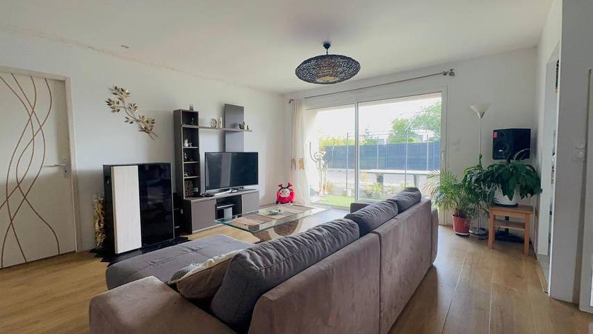 Location de vacances pour 7 personnes, avec vue et terrasse à Trangé