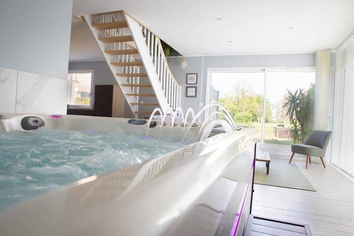 Chambre d’hôte pour 6 personnes, avec Jacuzzi et Terrasse ainsi que Jardin et Vue à Godewaersvelde