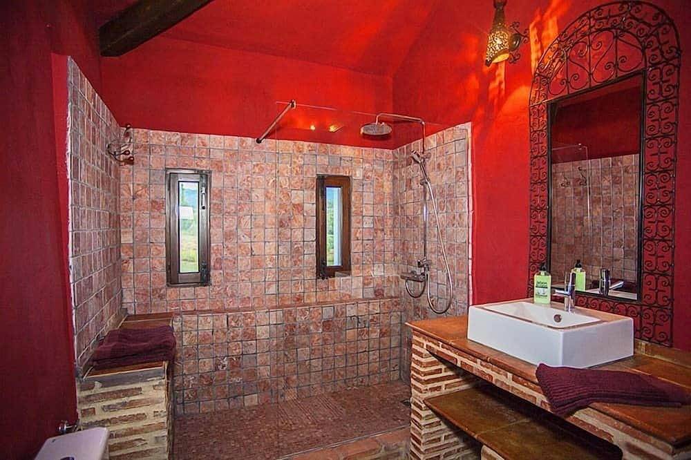 Fantastic property, great location! Pool, barbecue & pizza oven. in Grazalema, Sierra de Grazalema