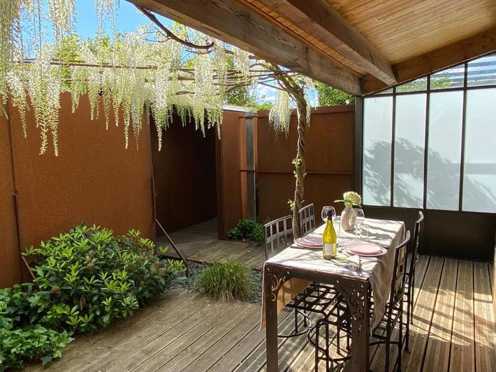 Location de vacances pour 6 personnes, avec vue ainsi que jardin et piscine à Saint-Jean-des-Mauvrets - 3