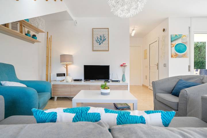 Villa "Las Palmeras" con piscina, balcón y Wi-Fi in Les Tres Cales, La Ametlla de Mar