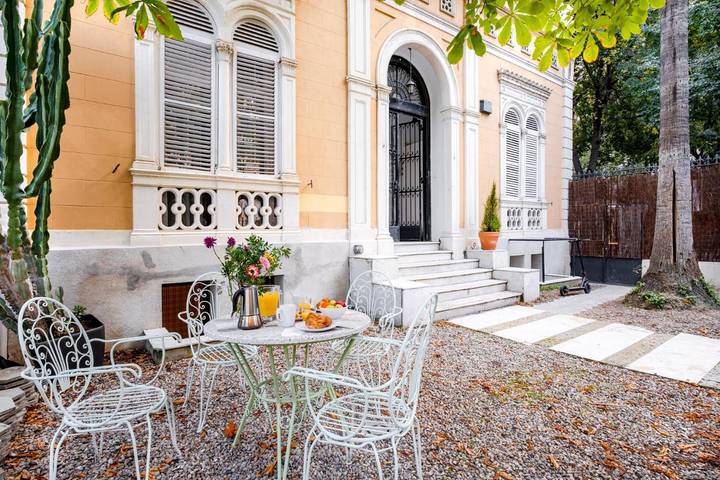 Villa for 15 people, with Terrace in Barcelona