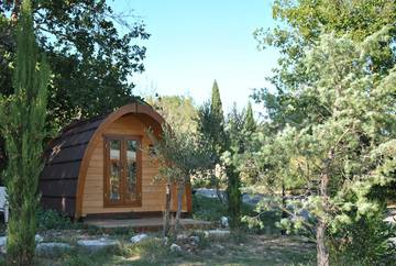 Gîte pour 2 personnes, avec jardin et jacuzzi ainsi que sauna et piscine dans Auvergne-Rhône-Alpes