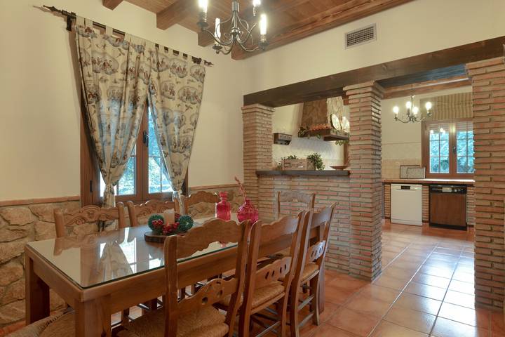Villa 'Los Mellizos' con piscina privada, Wi-Fi y aire acondicionado in Arriate, Provincia de Málaga