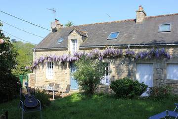Cottage pour 8 personnes, avec jardin et jacuzzi, animaux acceptés à Pluméliau