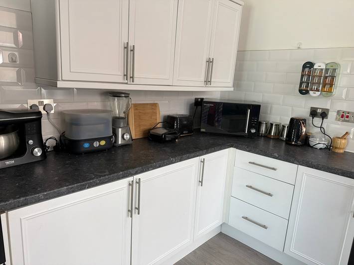 3 Bedroom House Sleeps 7 - Free Parking in Stockport, Grand Manchester
