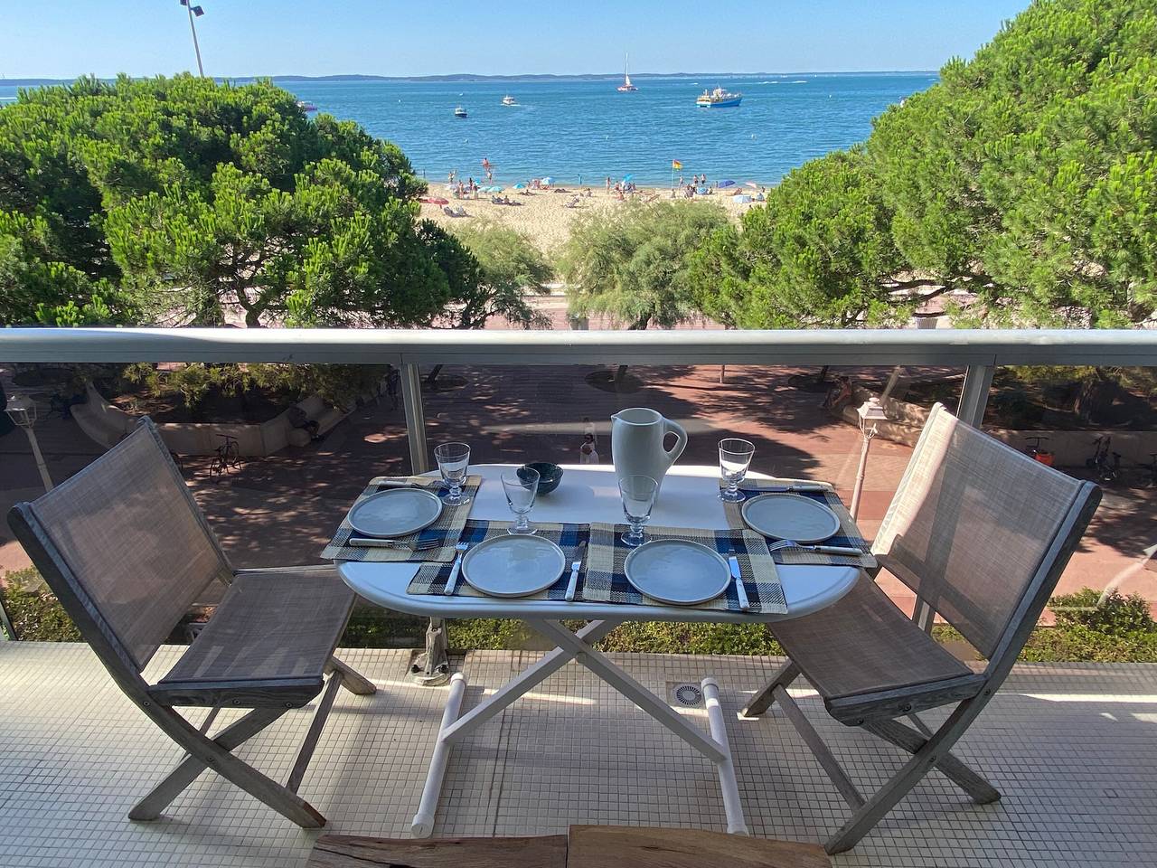 Entire apartment, 3-Bedroom Apt in Arcachon - Sea View - Parking in Arcachon, Arcachon region