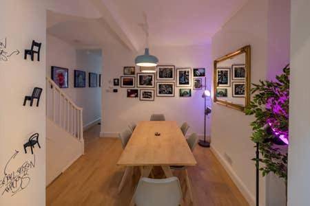 Three-Bedroom Villa in Bristol, South West England