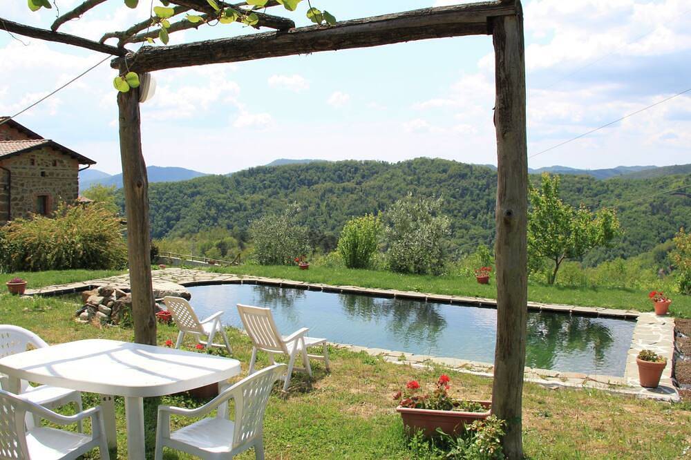 Ferienhaus in Mulazzo mit Naturteich in Mulazzo, Val di Magra