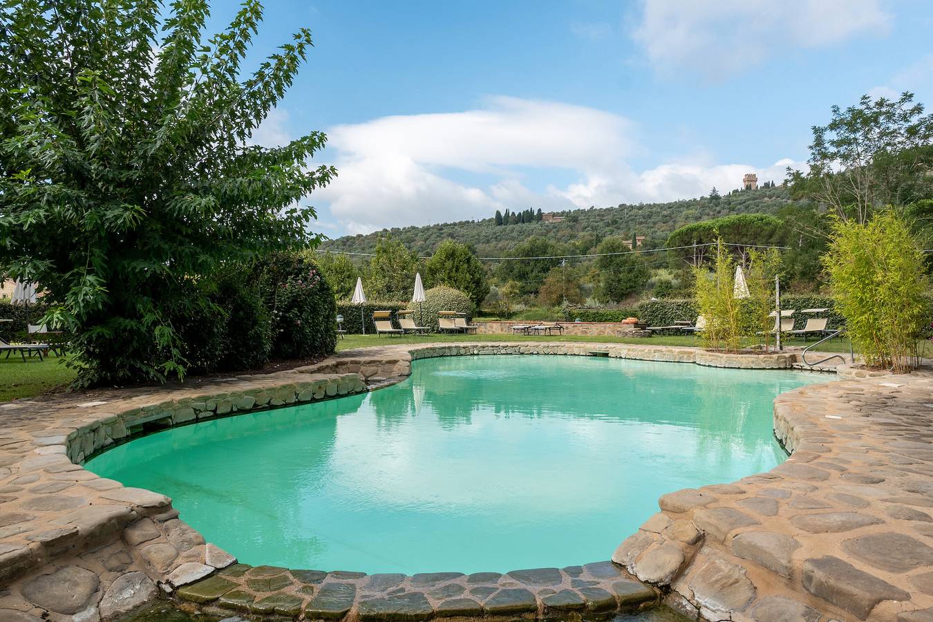 Apartamento entero, Apartamento vacacional "Monastero" con vistas a la montaña, piscina compartida y Wi-Fi in Metelliano, Provincia de Arezzo