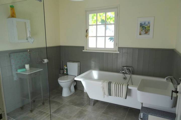 Gîte pour 10 personnes, avec jardin à Nanteuil-en-Vallée - 4