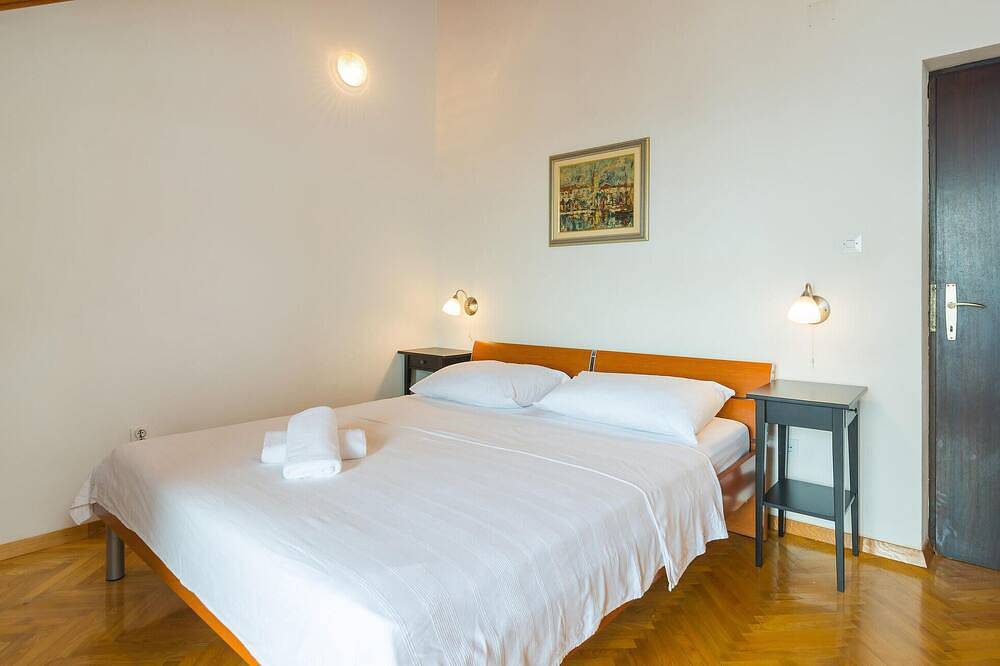 Prachtig huis met 4 slaapkamers in. in Pisak, Split-Dalmatië