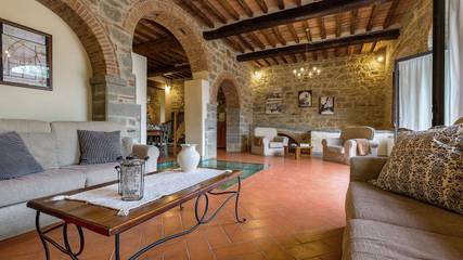 Villa for 18 People in Cortona, Arezzo Province, Photo 1