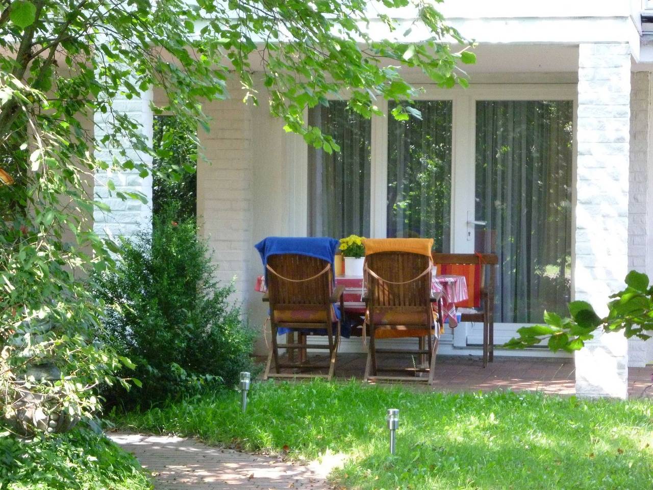 Ganze Ferienwohnung, Villa Romantica Gartenwohnung, 300 m zur Ostsee, Wlan in Koserow, Bernsteinbäder