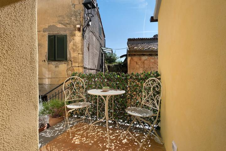Entire apartment, Quintessenza Lubriano Apartment with Sauna, Balcony, Wi-Fi & Air Conditioning in Civita, Lubriano