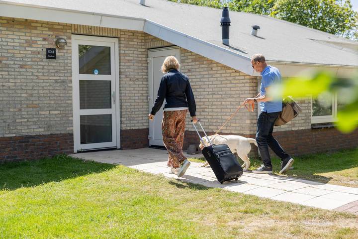 Bungalow für 6 Personen, mit Balkon/Terrasse und Terrasse sowie Garten und Sauna in Friesland - 2