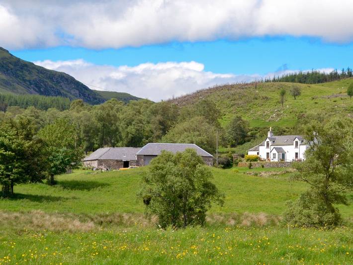 Log cabin for 6 people, with garden, with pets in Glenshee