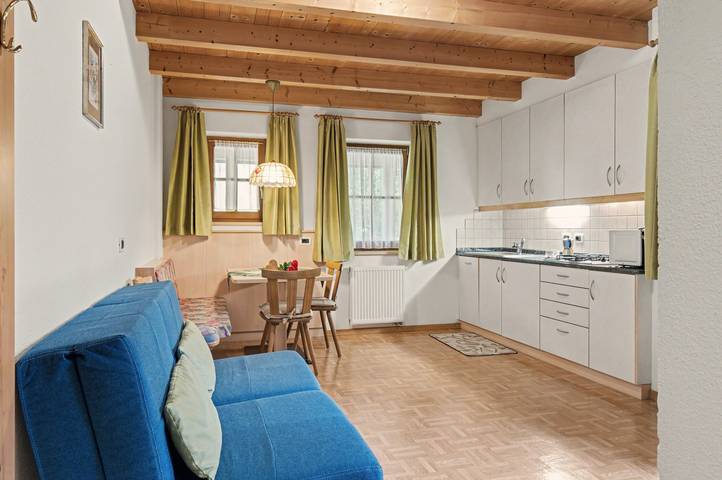Ganze Wohnung, Apartment „Wirthof 3“ mit Bergblick, Gemeinschaftsterrasse und WLAN in Wengen (Italien), Dolomiti Superski