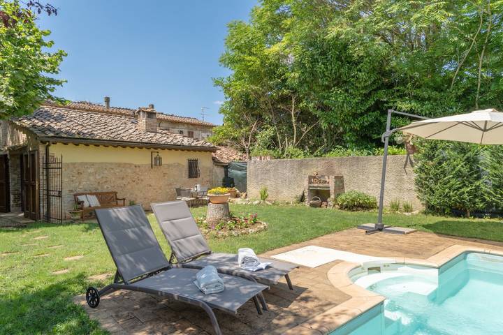 Casa vacanza per 4 persone, con Giardino e Piscina a Monteriggioni